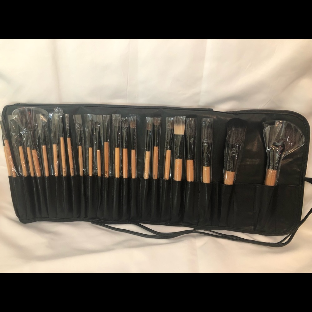 32 Piece Makeup Brush Set black